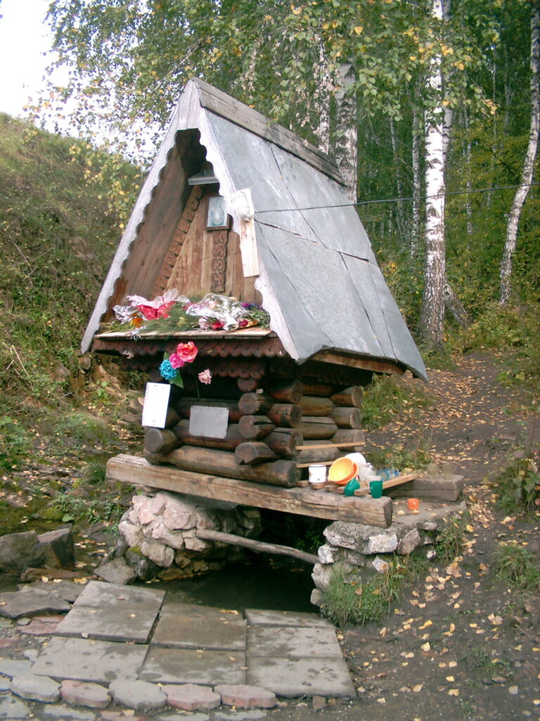 Святой ключ в п. Ложок. Искитимский район, Новосибирская область, 2005 г.