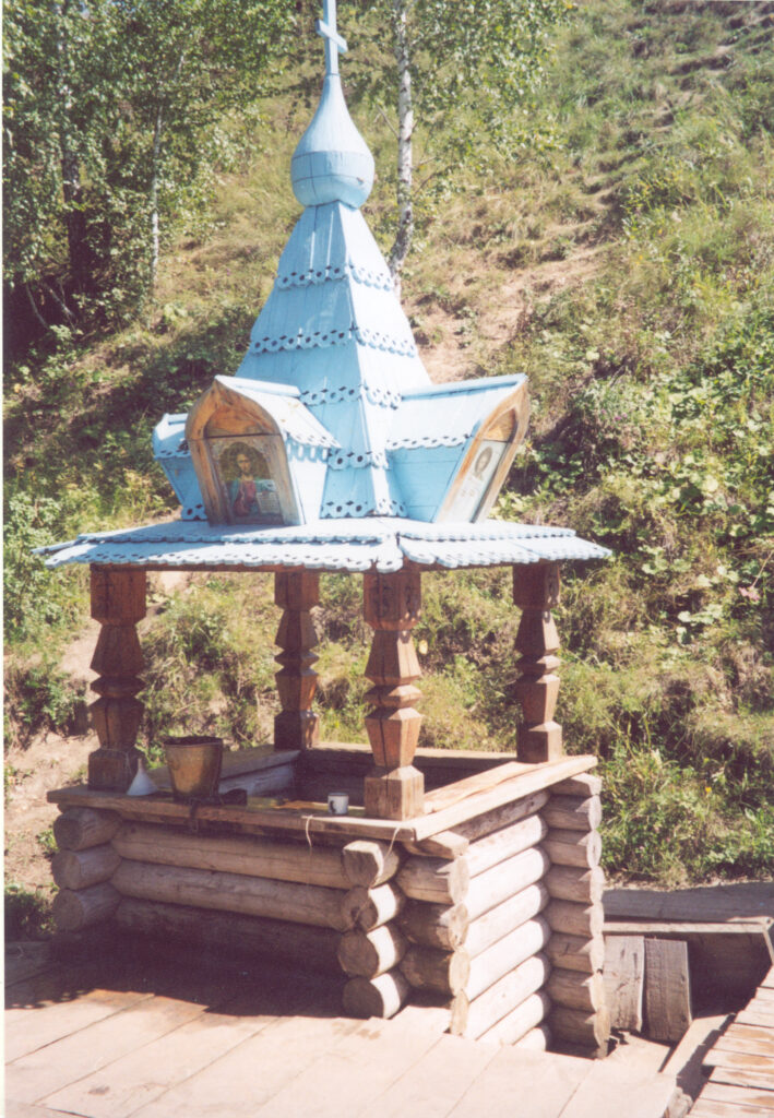 Святой родник в Сорочьем Логу. Первомайский район, Алтайский край, 2004 г.