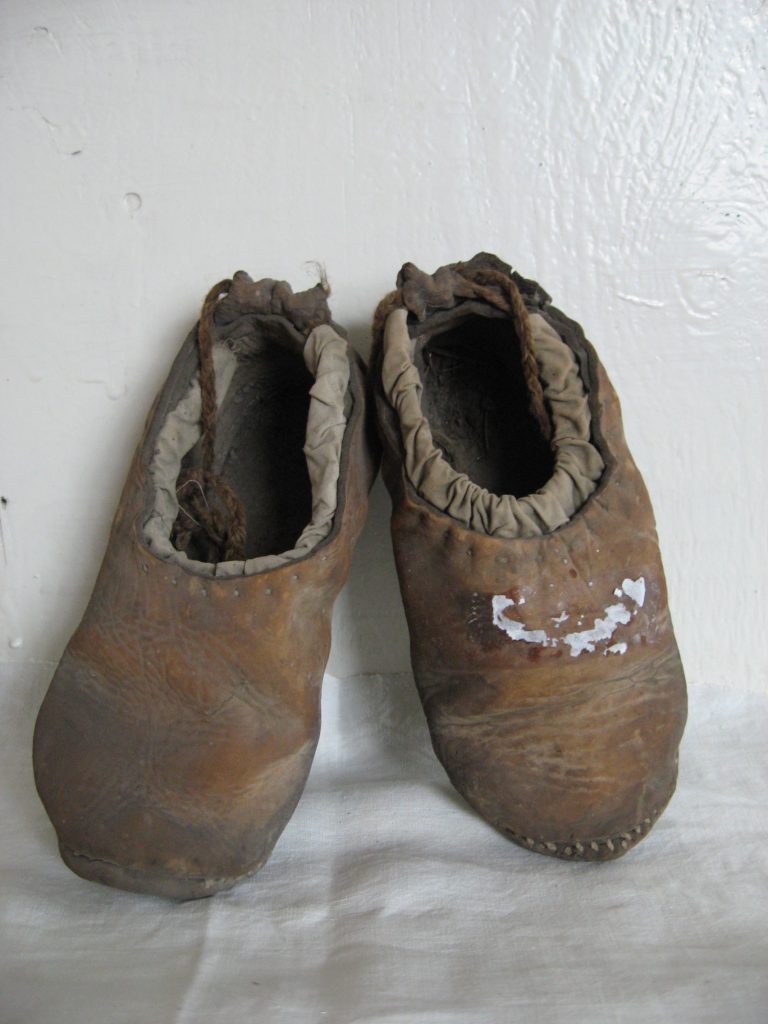Обувь женская кожаная («чирки»). Дл. 26 см.