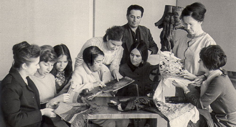 Сотрудники ГХМАК и НИИ ХП. 1972 г. Н.И. Каплан и Л.Н.Шамина (в центре), Л.И. Снитко стоит справа